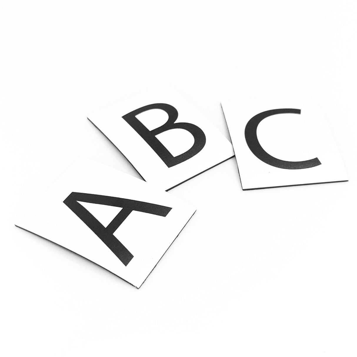 Magnetiske bogstaver A-Å, str. 3x4,5 cm. (31 stk.)