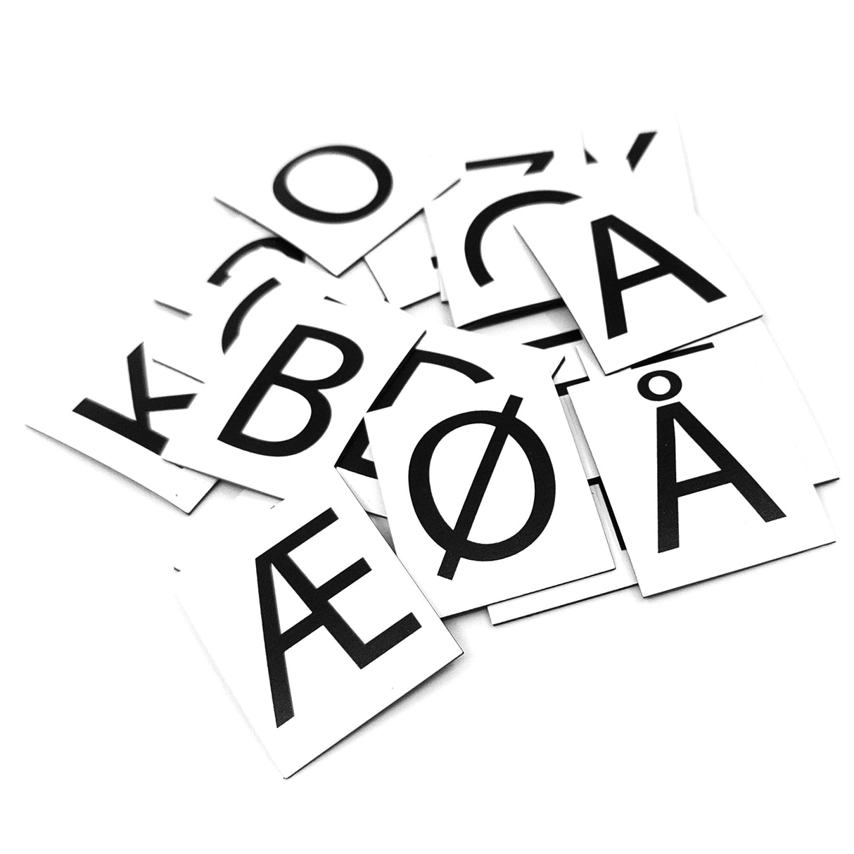 Magnetiske bogstaver A-Å, str. 3x4,5 cm. (31 stk.)