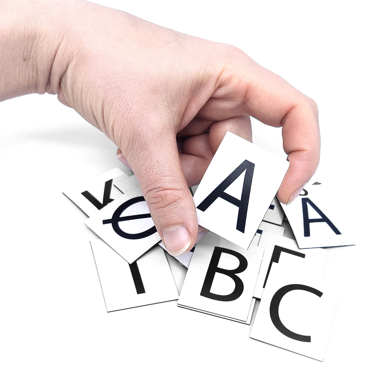 Magnetiske bogstaver A-Å, str. 3x4,5 cm. (31 stk.)