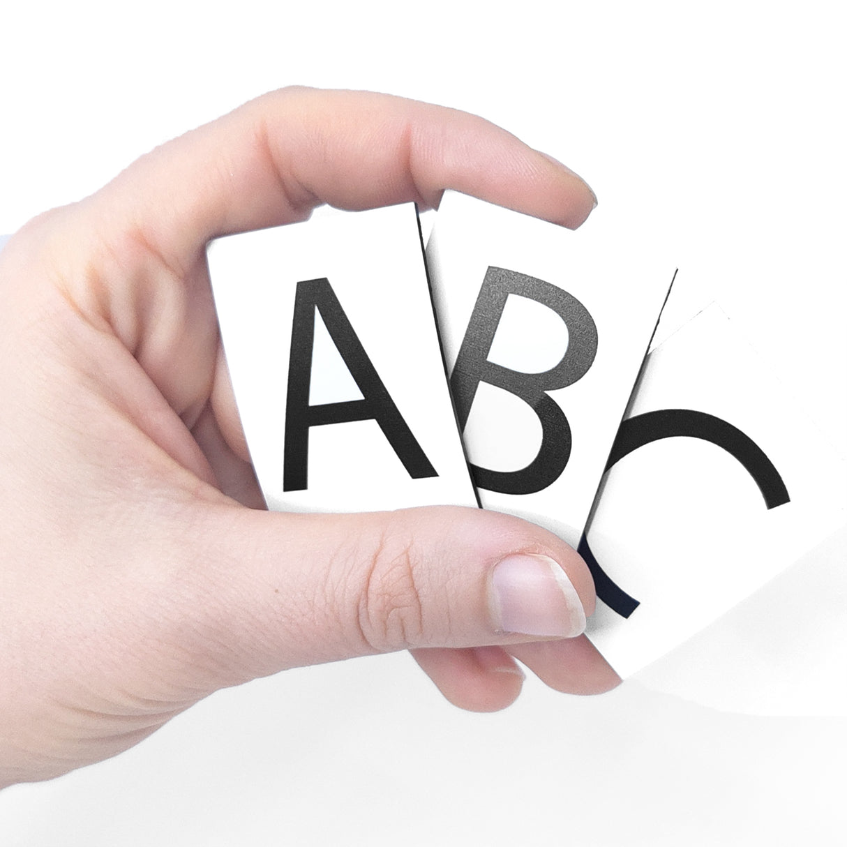 Magnetiske bogstaver A-Å, str. 3x4,5 cm. (31 stk.)