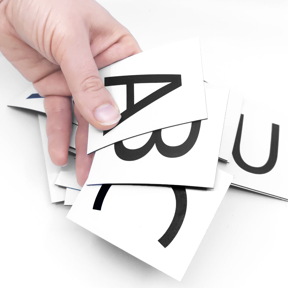 Magnetiske bogstaver A-Å, str. 6x8 cm. (31 stk.)