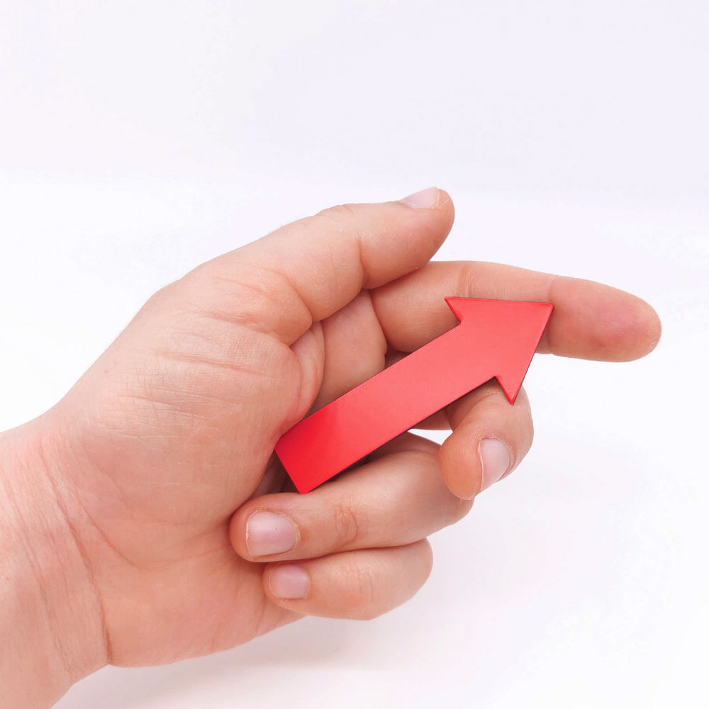 Rød pil 7x3 cm. - magnetfolie