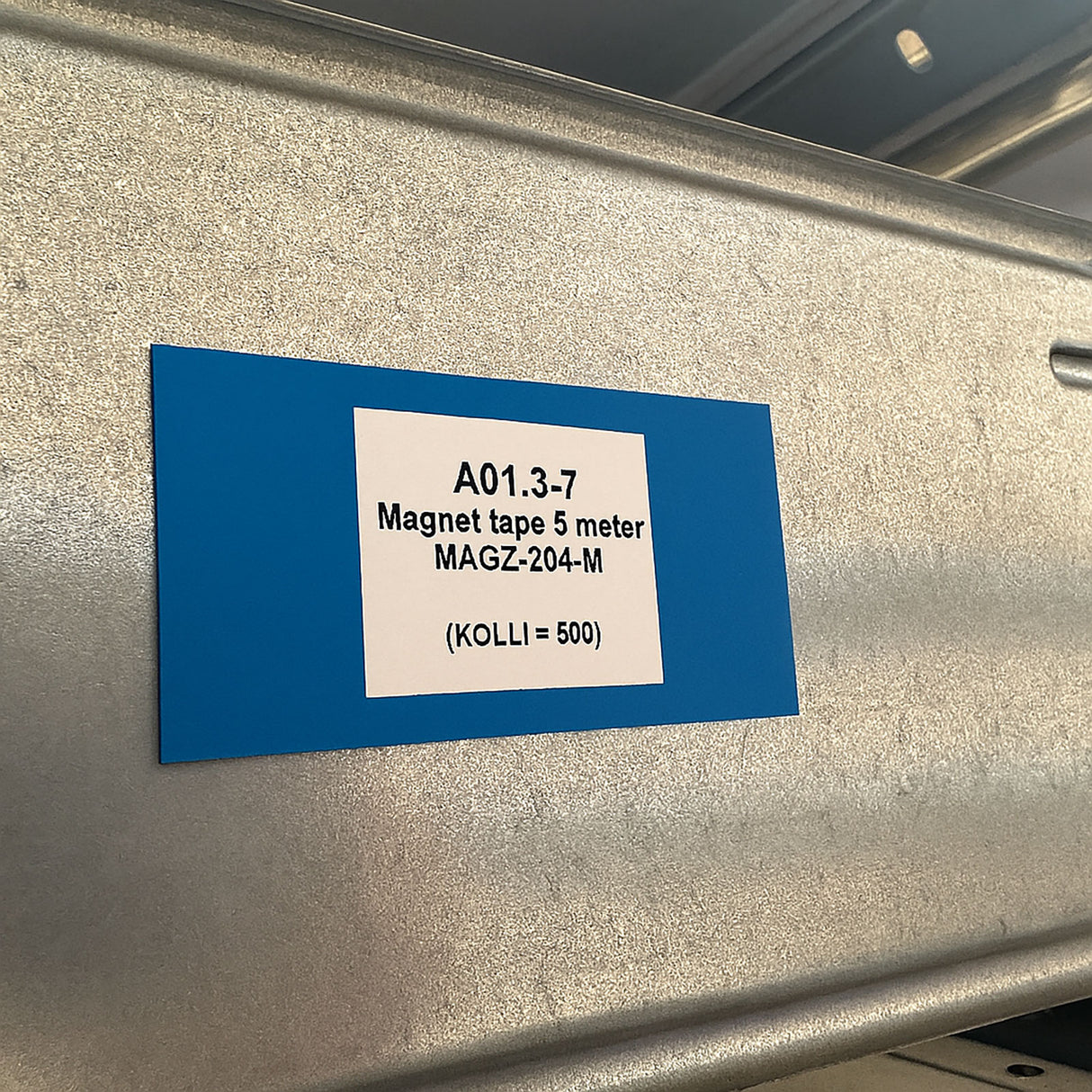 Hyldeforkant blå, magnetisk 8x4 cm.