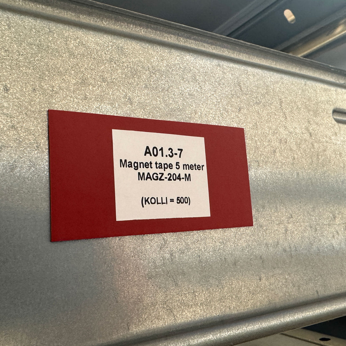 Hyldeforkant rød, magnetisk 8x4 cm.