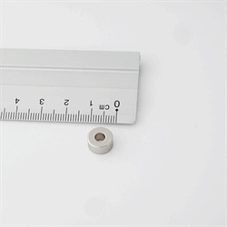 Power magnet, Ring 10x4x4 mm. Stærk magnet med hul i.