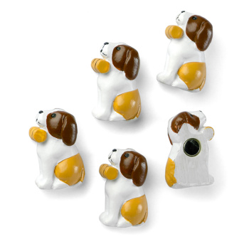 Sanktbernhardshunde magneter i 5-pak fra Trendform. Hundene er af kunsttræ og håndmalet. Alle 5 er ens.