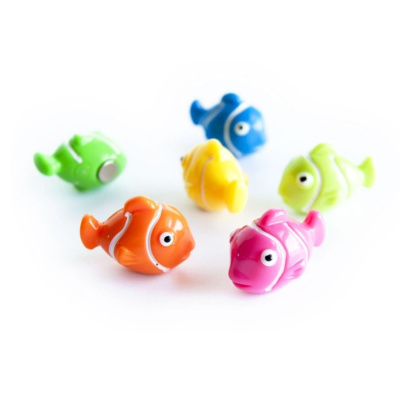Find Nemo - han hænger ud med sine venner på dit køleskab. Pakke med 6 farverige køleskabsmagneter (6 forskellige farver).