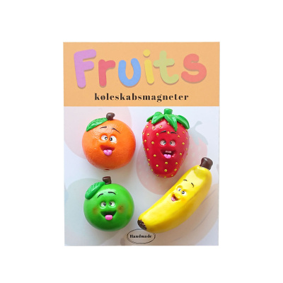 Smiley Fruits er en pakke med 4 forsk. køleskabsmagneter, der alle sammen smiler. Mange detaljer og håndlavet design fra LSA Design.