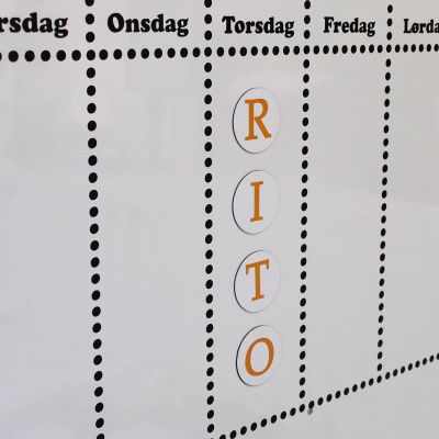Her har vi printet runde magneter til RITO med deres logo bogstaver på hver sin magnet