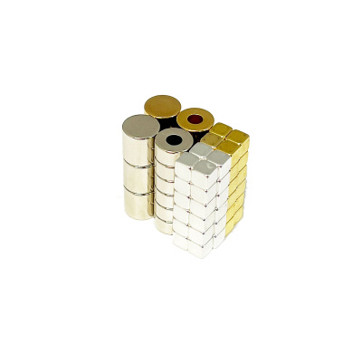Arkitektens favoritmagneter er en pakke med 66 stk. magneter - 33 sølv og 33 guld magneter i forskellige størrelser og styrker.