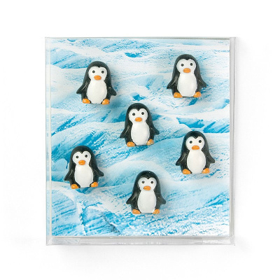 Pingvin magneterne leveres i sød lille gaveæske fra Trendform, så det er også en sjov værtindegave.