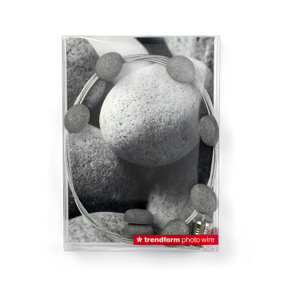 Du får din fotosnor leveret i en flot gaveæske inkl. 8 sten-magneter fra Trendform