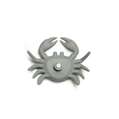 Krabben fra Qualy Design er magnetisk og lavet med en stærk neodymium magnet i bunden. Magneten har en styrke på ca. 0,4 kg.
