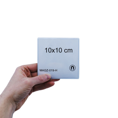 10x10 cm. magnetlomme - en virkelig handy størrelse til piktogrammer eller i stedet for sticky notes. Falder ikke ned pga. svigtende lim eller gennemtræk i rummet.