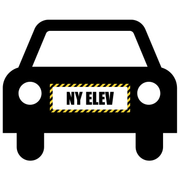Ny køreskoleelev med i trafikken? Her er et magnetskilt med NY ELEV tekst printet direkte på en stærk bilmagnet. Findes i flere varianter. Denne har gul og sort stribet ramme.