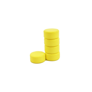 Gule magneter af ferrit - du får pakke med 5 stk. til en rigtig god pris. Ferritmagneter med gul nyloncoating.