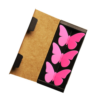 Du får en smuk gaveæske med 3 stk. pink sommerfugle i hver pakke. Rigtig sød gaveidé eller bare til dig selv.