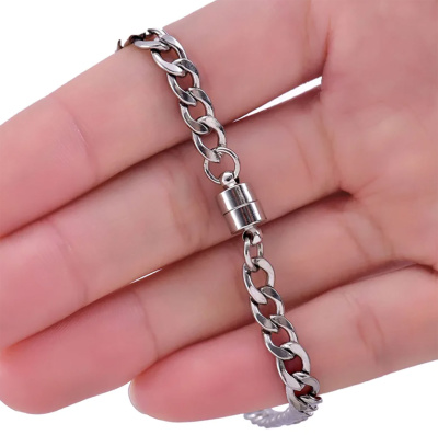 Lav dine egne smykker med magnetlås eller skift låsen på dine smykker. Her kan du se låsen sat på et sølvsmykke (medfølger ikke).