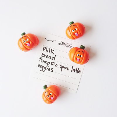 Pumpkin magneter fra LSA Gallery - lige til at sætte på køleskabet. Ikke kun til Halloween men hele året rundt. Køb dem her hos Magnetz.dk.