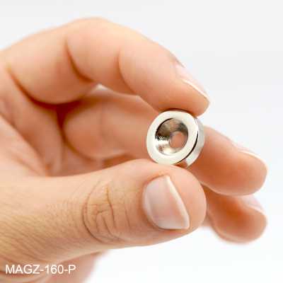 Her kan du se en Ø15 magnet til illustration. Dvs. denne på 12 mm. i diameter er endnu mindre.