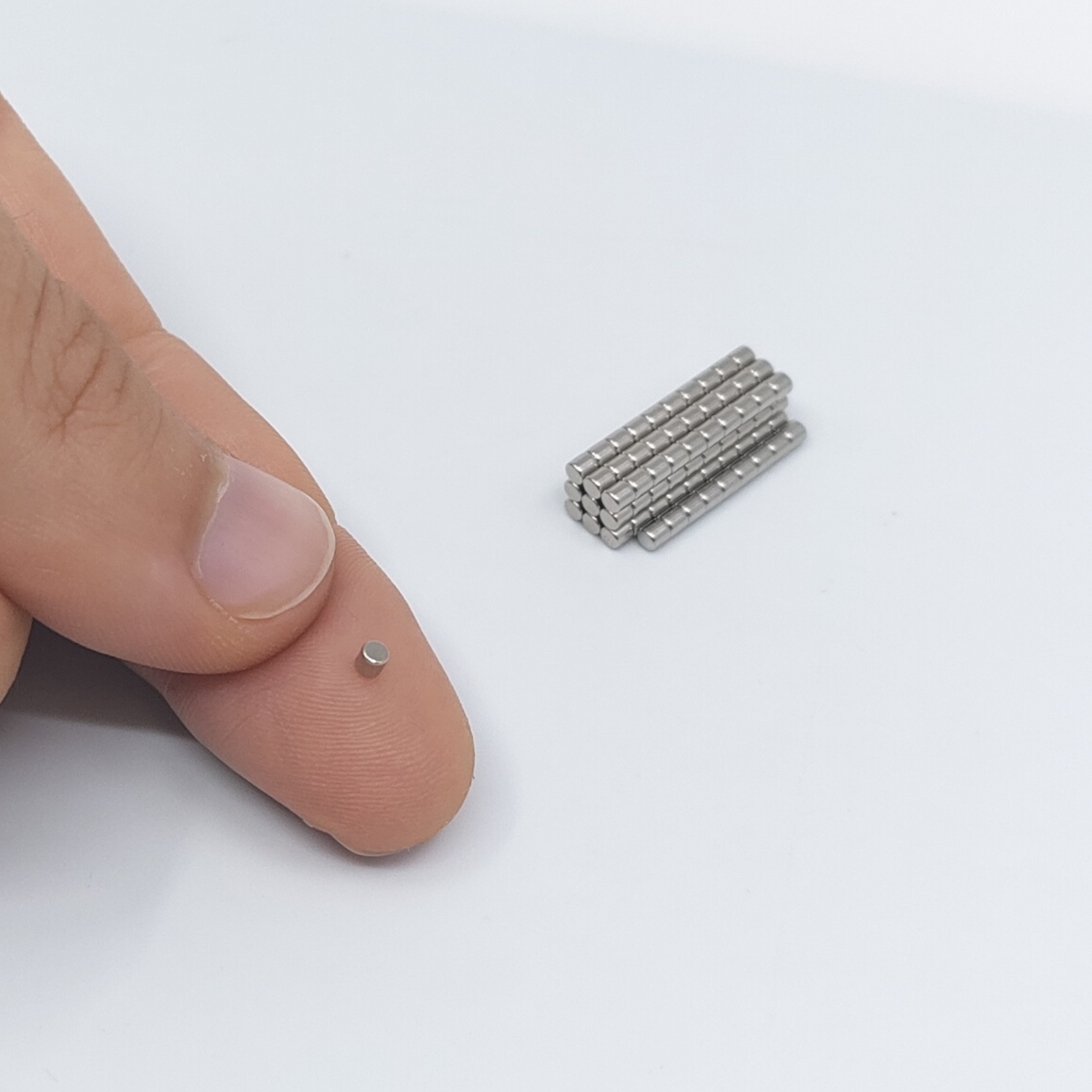 Hobbymagneter 2x2 mm. (100-pak)